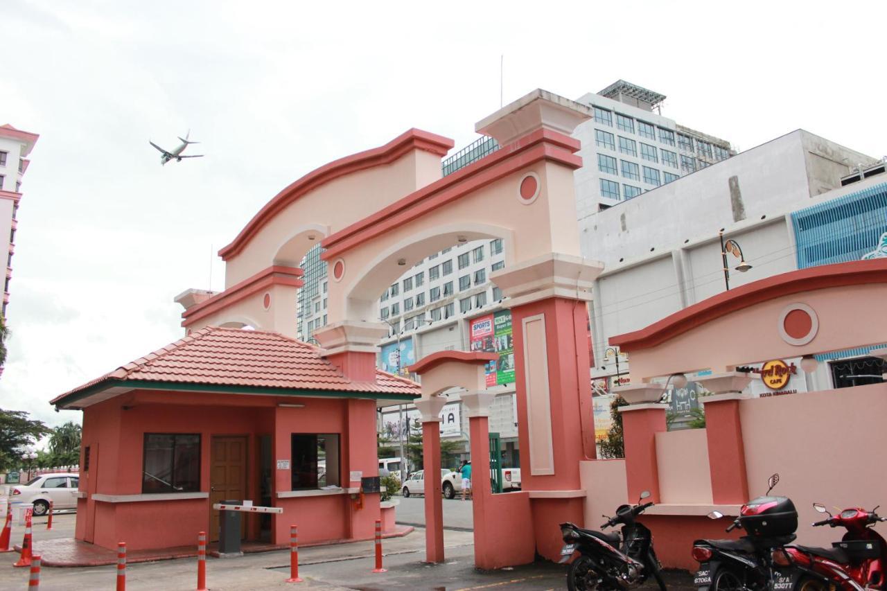 Marina Court Kk City Homestay Кота-Кинабалу Экстерьер фото