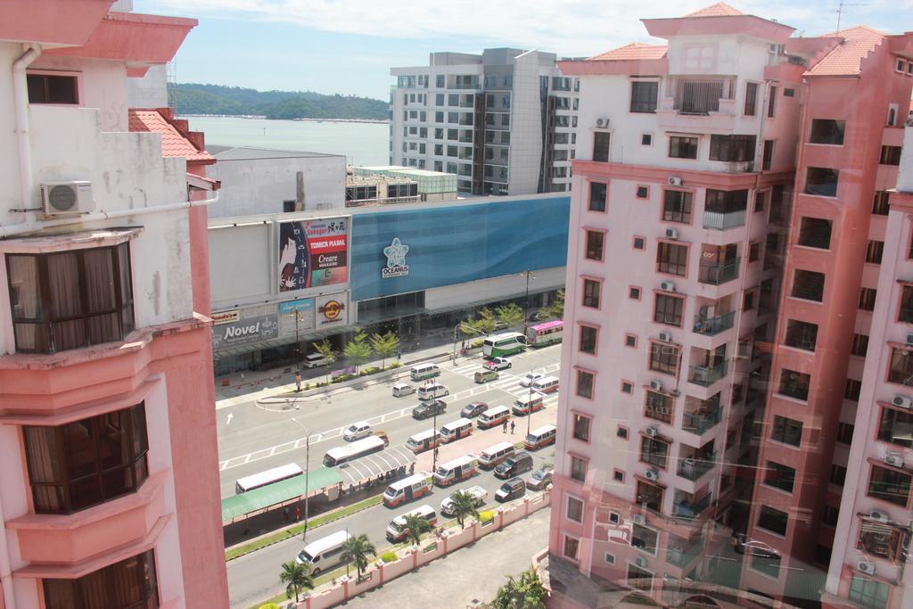 Marina Court Kk City Homestay Кота-Кинабалу Экстерьер фото